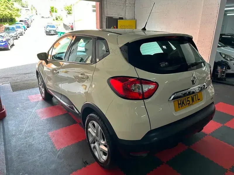 Used Renault Captur Dynamique 90 HP (66 kW) 2015 White SUV