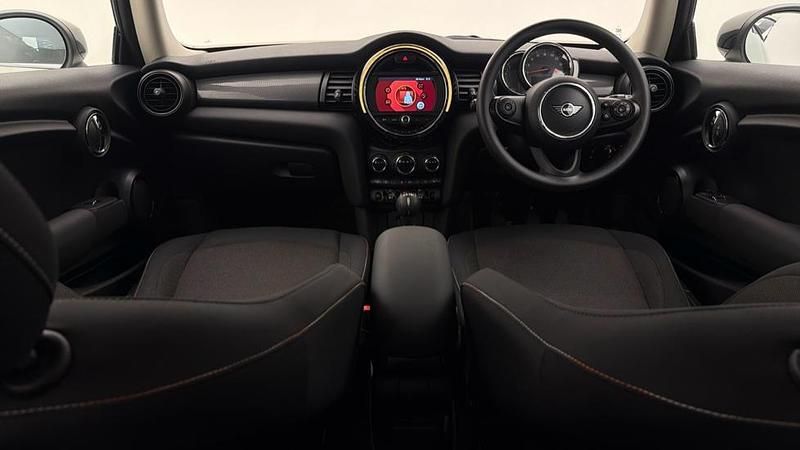 Used Mini Cooper Classic 134 HP (98 kW) 2020 White Hatchback