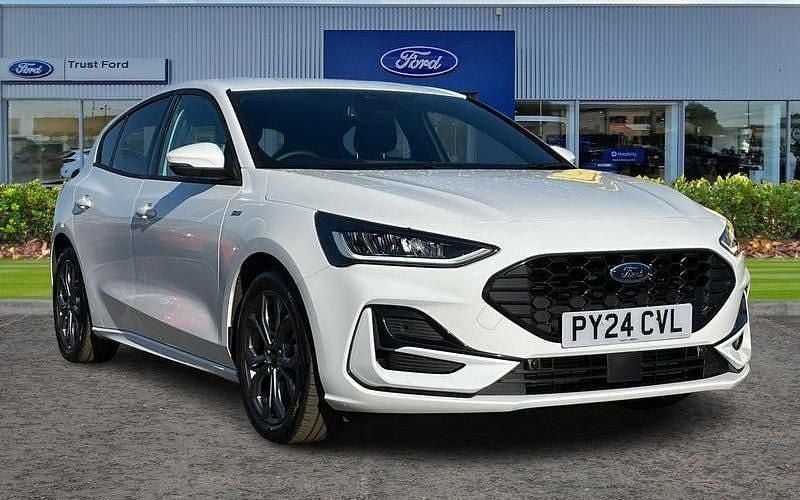Used 2025 Ford Focus ST-Line Hatchback | £17,389 (Good price) - Image 1/4