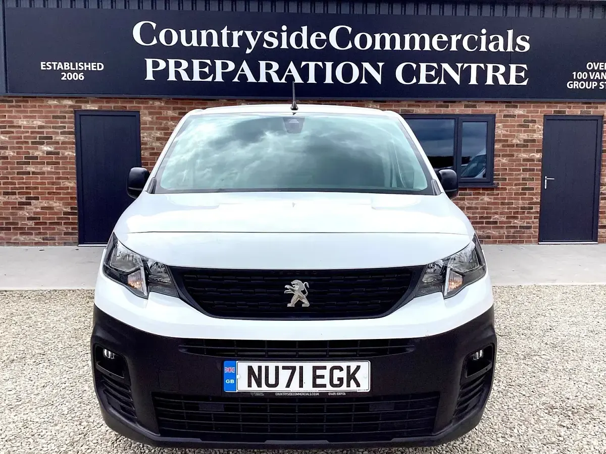Used Peugeot Partner Premium 131 HP (96 kW) 2021 White MPV