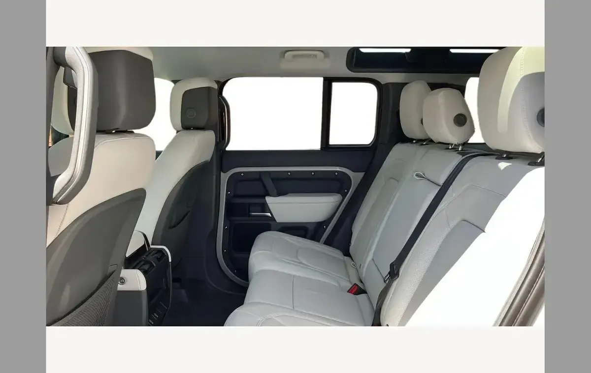 Used Land Rover Defender HSE Dynamic 250 HP (183 kW) 2026 Grey SUV