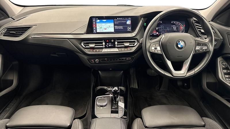 Used BMW 118 Sport Line 134 HP (98 kW) 2024 Blue Hatchback