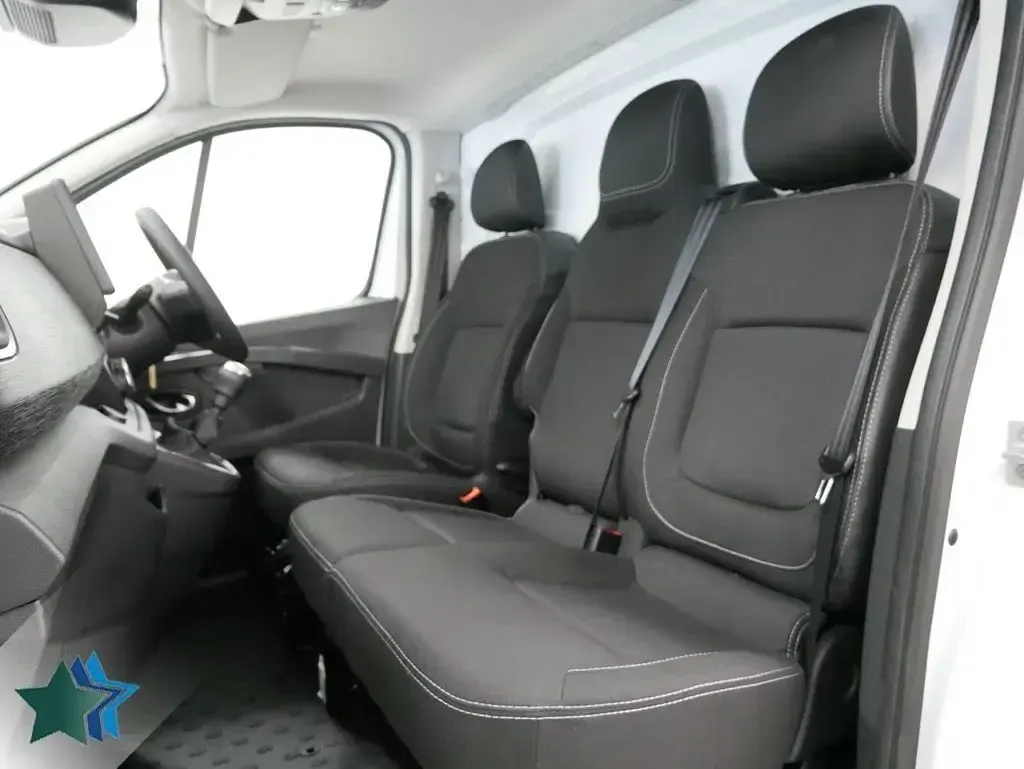 New Renault Trafic 130 HP (95 kW) 2026 White MPV