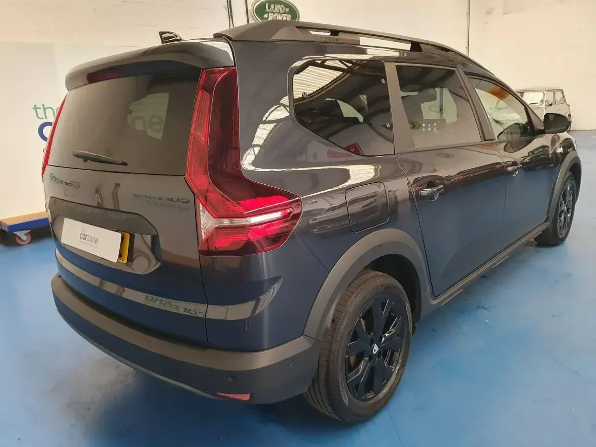 Used Dacia Jogger Extreme 110 HP (80 kW) 2022 Grey MPV