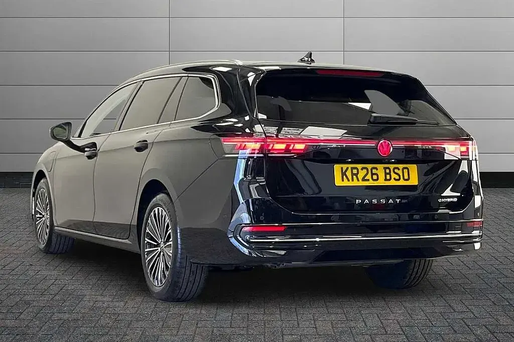 New VW Passat Elegance 204 HP (150 kW) 2026 Grenadilla black Estate