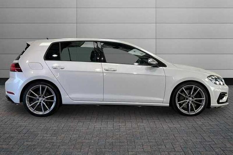 Used VW Golf VII R 300 HP (220 kW) 2019 Oryx white Hatchback