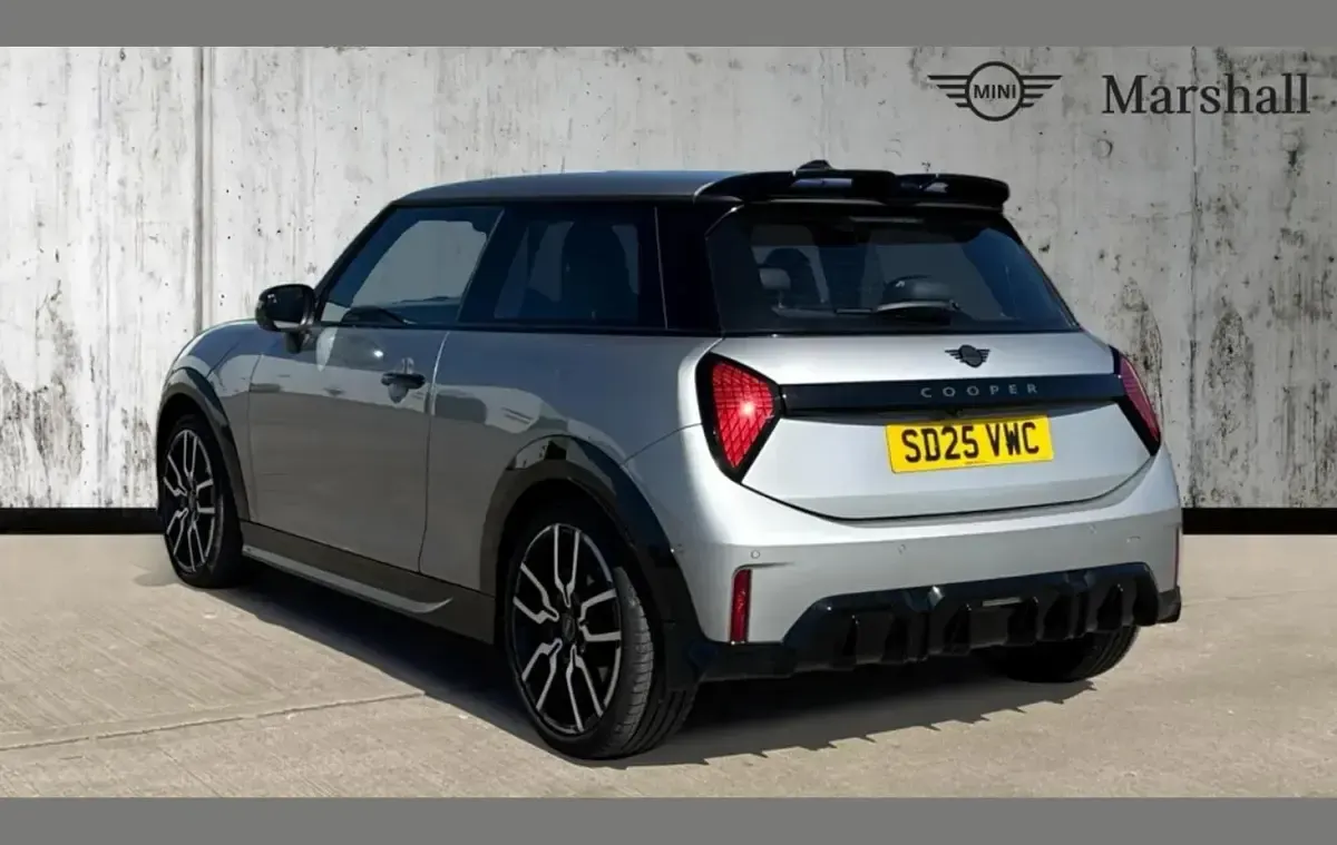 Używany Mini Cooper Sport 114 kW (156 KM) 2025 Srebrny Hatchback