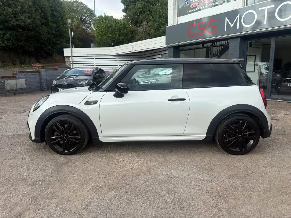 Used Mini Cooper S Premium 2023 White Hatchback