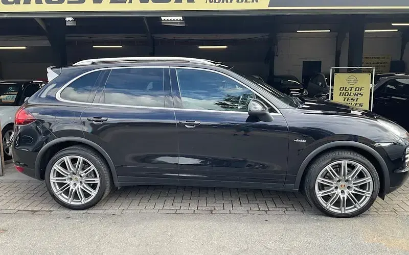 Used Porsche Cayenne Platinum Edition 245 HP (180 kW) 2014 SUV