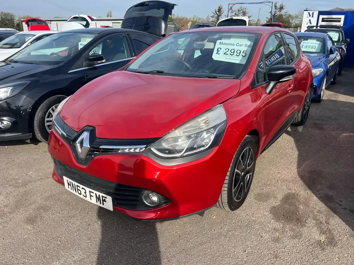 Used Renault Clio Dynamique 90 HP (66 kW) 2013 Red Hatchback