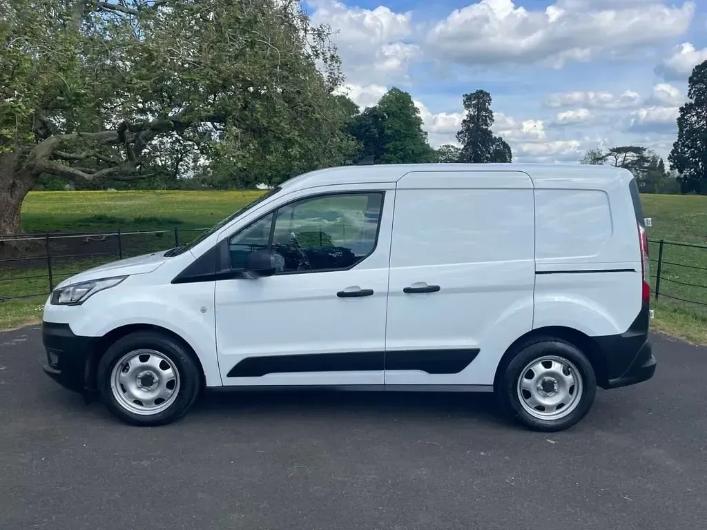 Second-hand Ford Transit Connect 100 CP (73 kW) 2023 Alb Monovolum