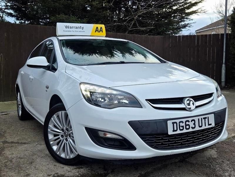 Used Vauxhall Astra 2013 White Hatchback
