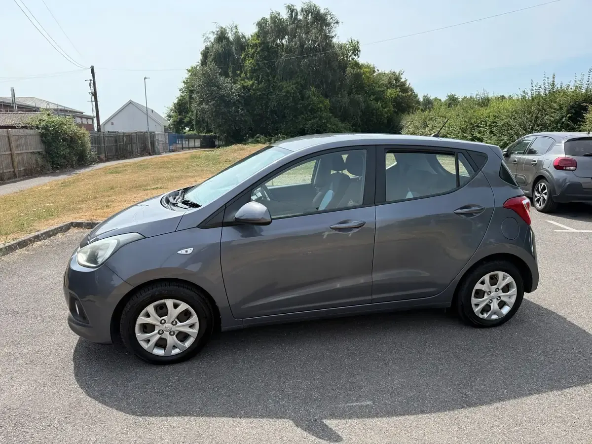 Used Hyundai i10 SE 87 HP (63 kW) 2014 Grey Hatchback