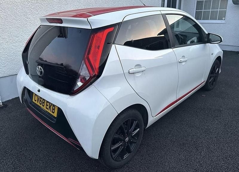 Used Toyota Aygo x-press 2018 White Hatchback