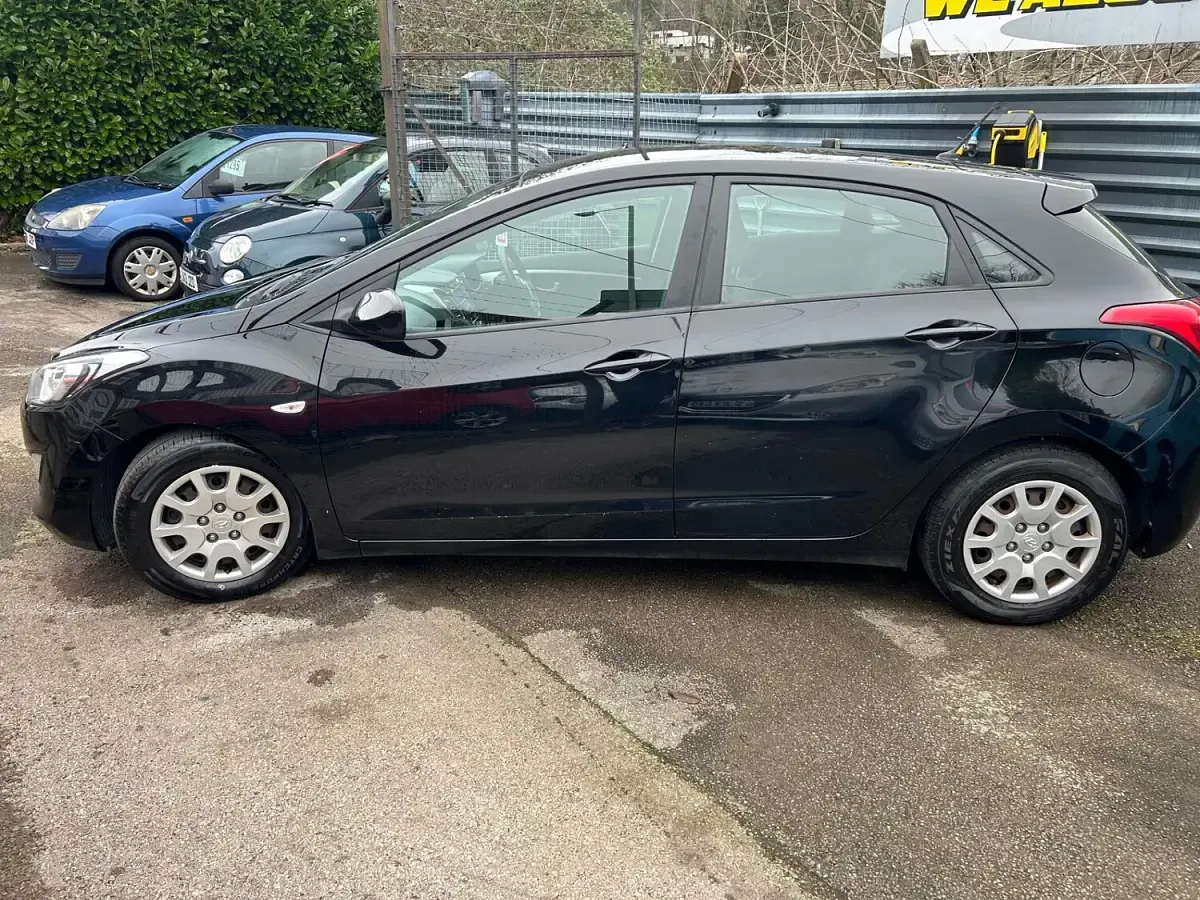 Used Hyundai i30 Classic 100 HP (73 kW) 2013 Black Hatchback