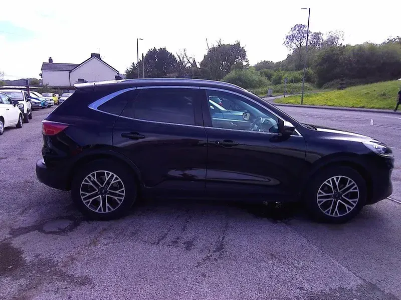 Begagnad Ford Kuga Titanium 150 HK (110 kW) 2020 Svart SUV