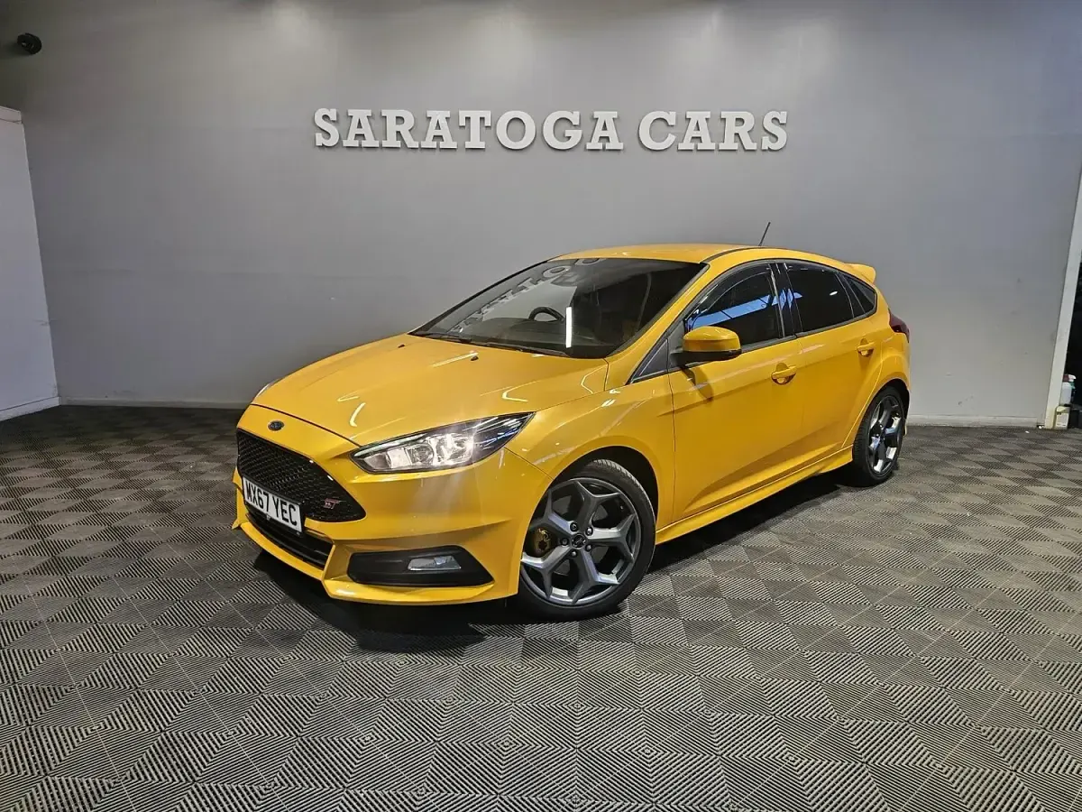 Used Ford Focus ST 185 HP (136 kW) 2017 Yellow Hatchback