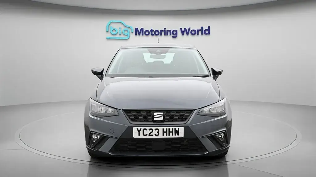 Usado Seat Ibiza SE 80 CV (58 kW) 2023 Gris Utilitario