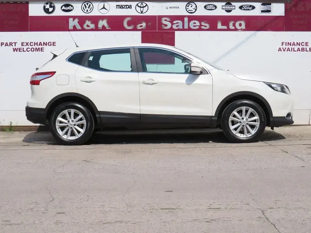 Used Nissan Qashqai Acenta 115 HP (84 kW) 2016 White SUV