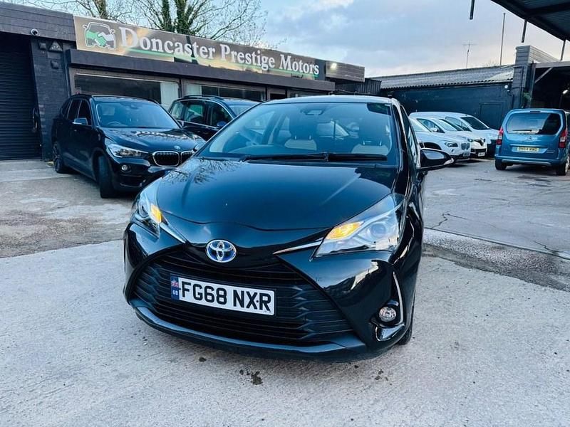 Used Toyota Yaris Hybrid Design 2018 Black Hatchback