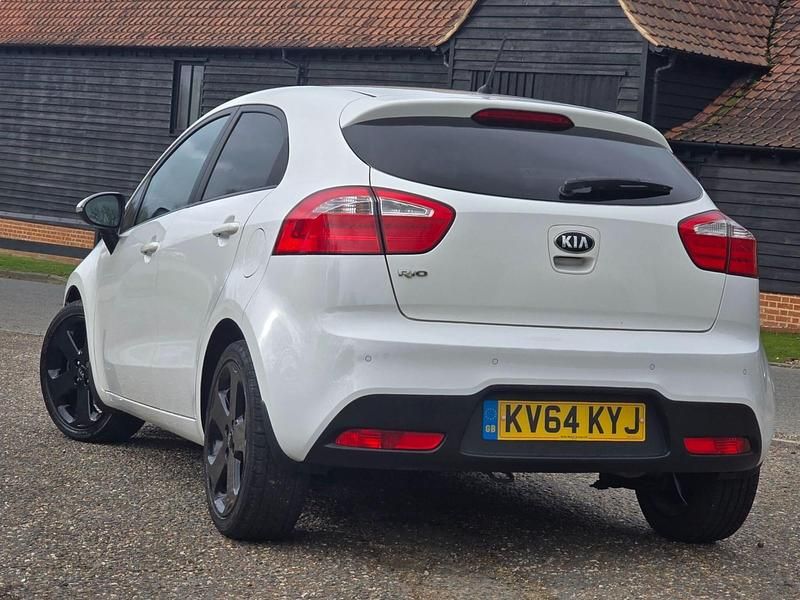 Used Kia Rio 2014 White Hatchback