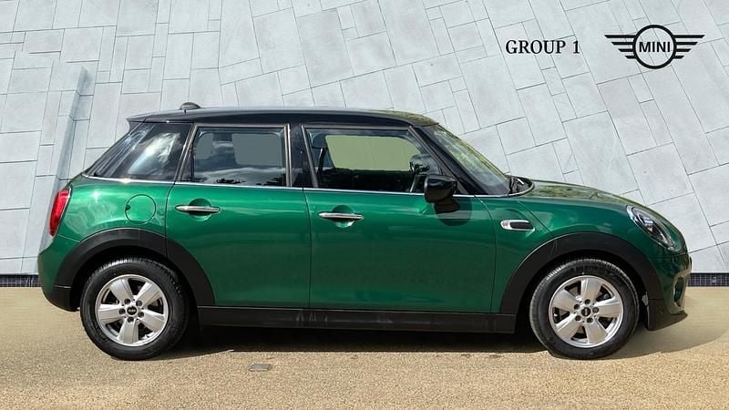 Begagnad Mini Cooper Classic 136 HK (100 kW) 2020 Grön Halvkombi