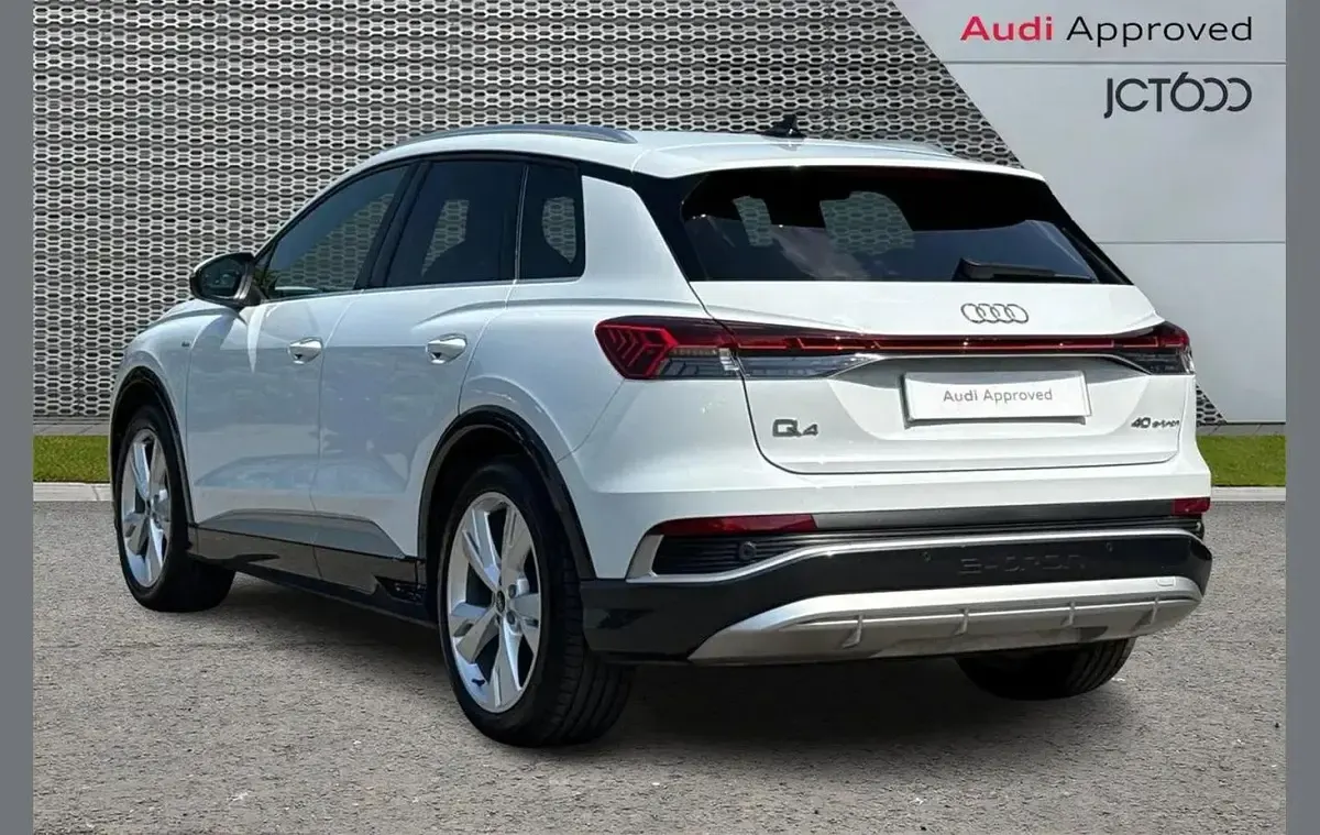 Used Audi Q4 e-tron S-Line 150 kW (204 HP) 2023 White SUV