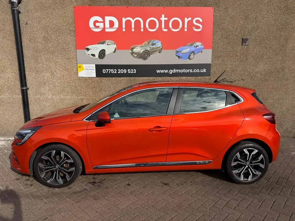 Used Renault Clio Version S 90 HP (66 kW) 2021 Orange Hatchback