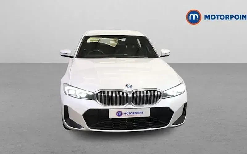Usado BMW 330e M Sport 292 HP (214 kW) 2023 Branco Sedan