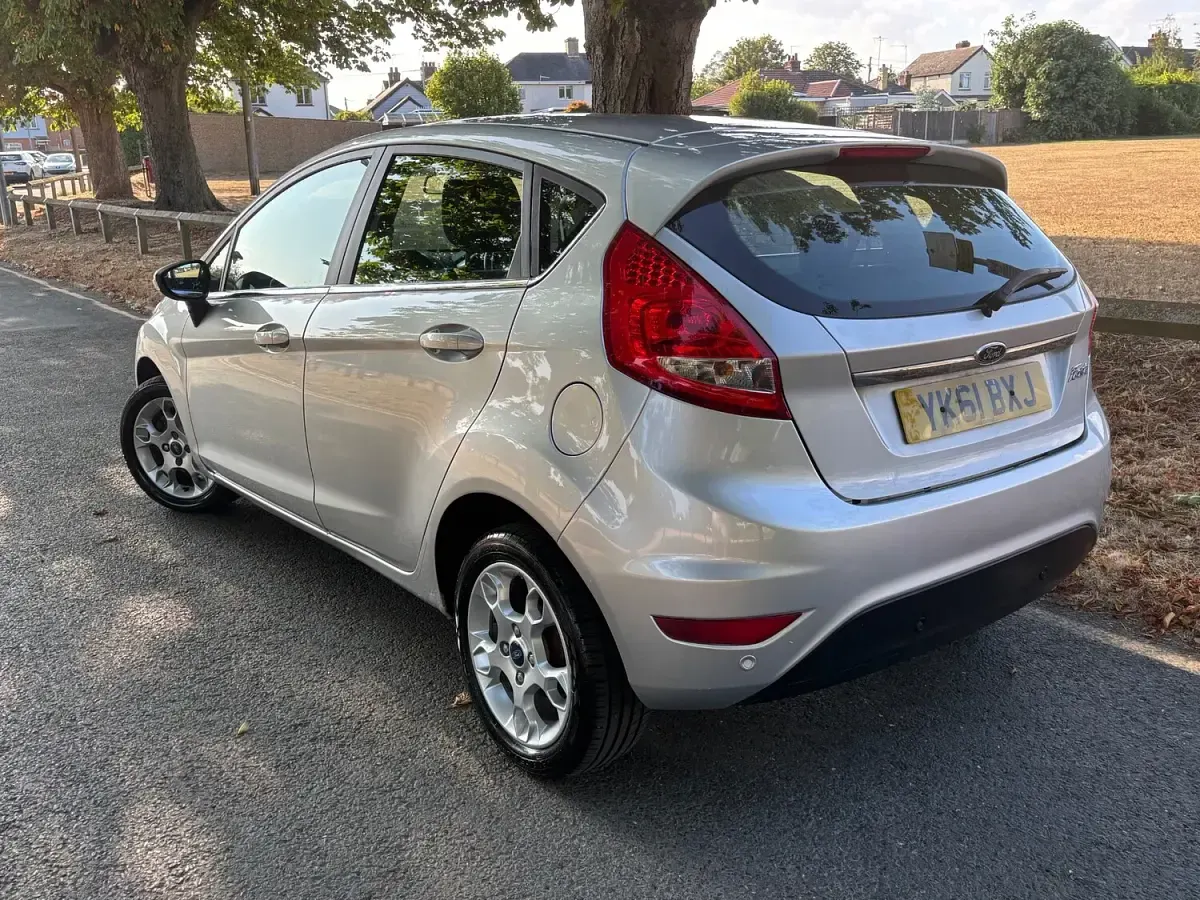 Used Ford Fiesta Zetec 2011 Silver Hatchback