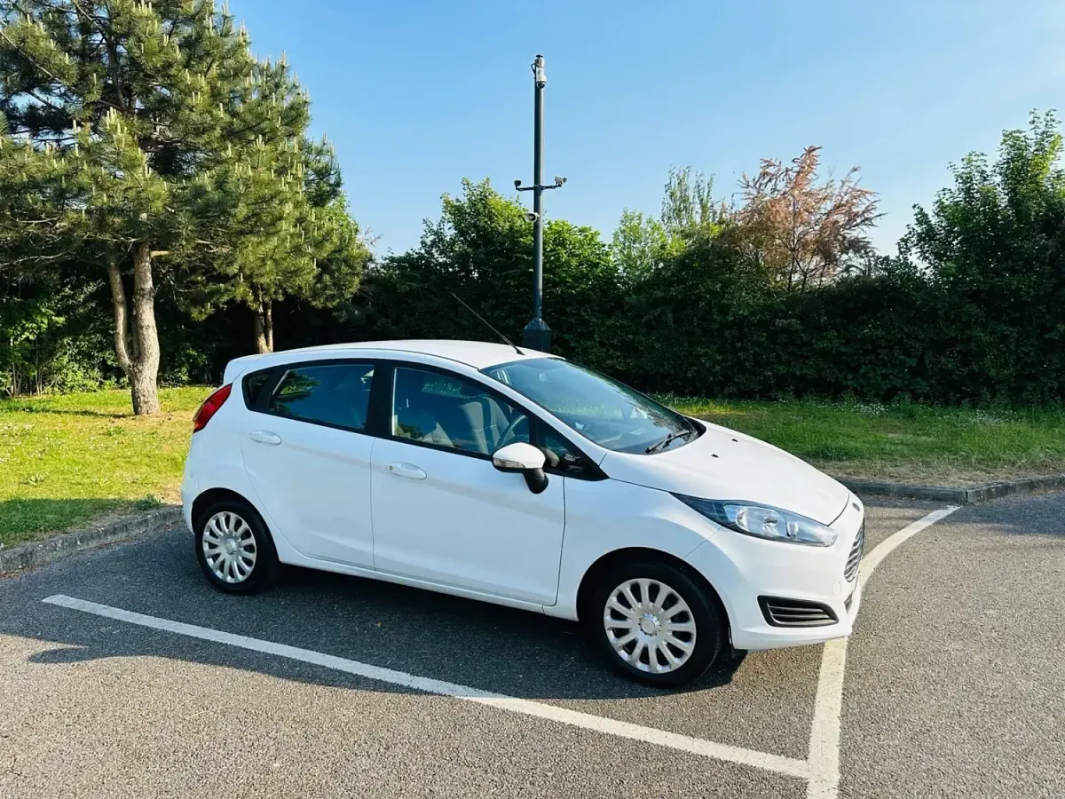 Used Ford Fiesta Style 82 HP (60 kW) 2015 White Hatchback