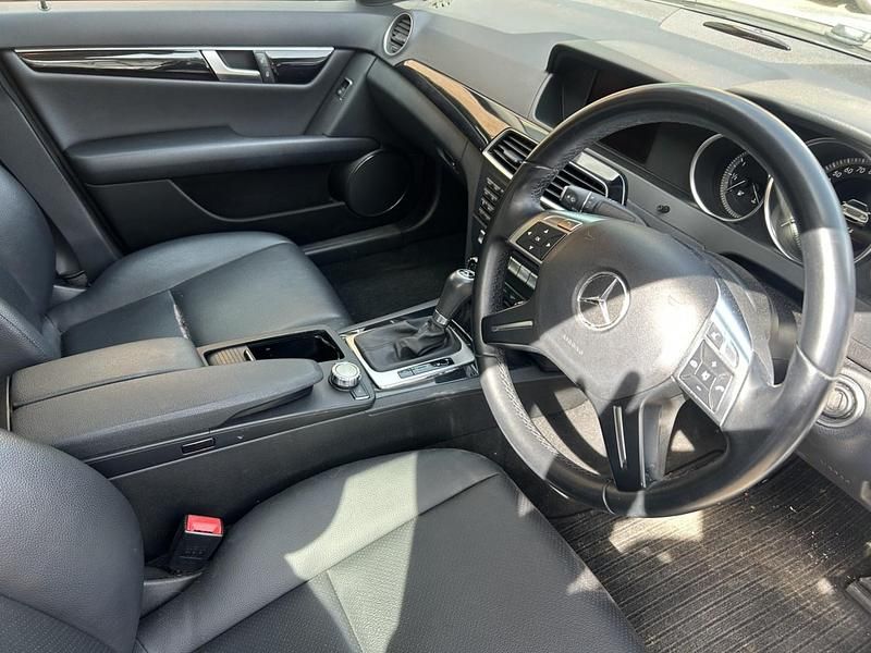 Używany Mercedes C220 Executive 170 KM (125 kW) 2014 Srebrny Sedan/Limuzyna