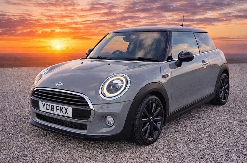 Usado Mini Cooper Hatch 2018 Gris Utilitario