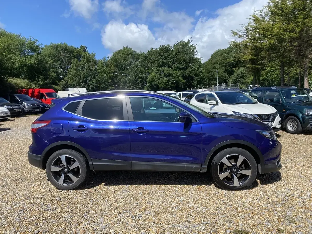 Used Nissan Qashqai N-Connecta 110 HP (80 kW) 2016 Blue SUV