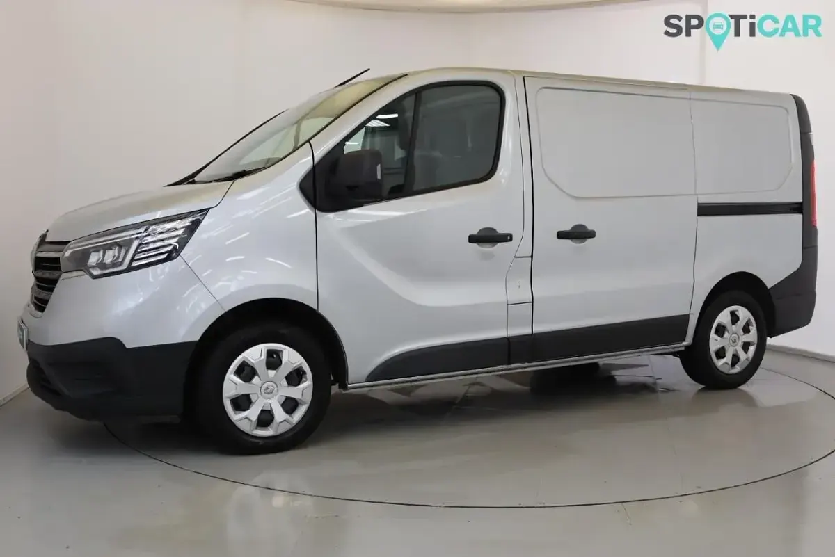 Begagnad Renault Trafic Business 128 HK (94 kW) 2023 Grå