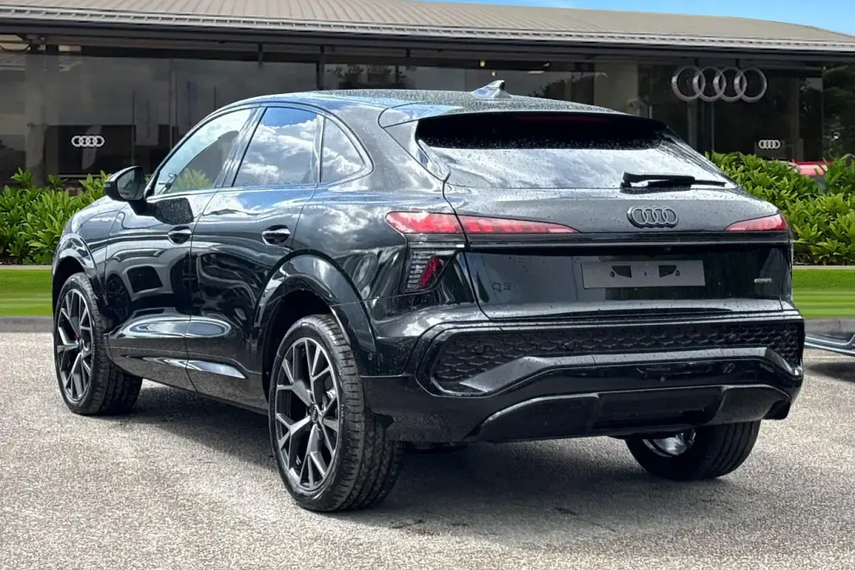 New Audi Q3 Sportback Comfort 204 HP (150 kW) 2026 Black SUV