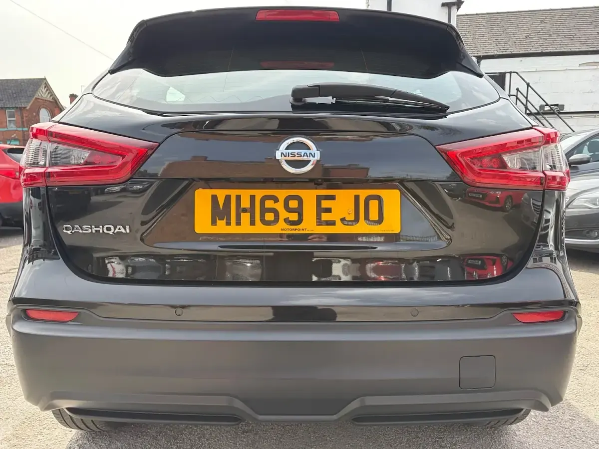 Used Nissan Qashqai Acenta Premium 115 HP (84 kW) 2019 Black SUV