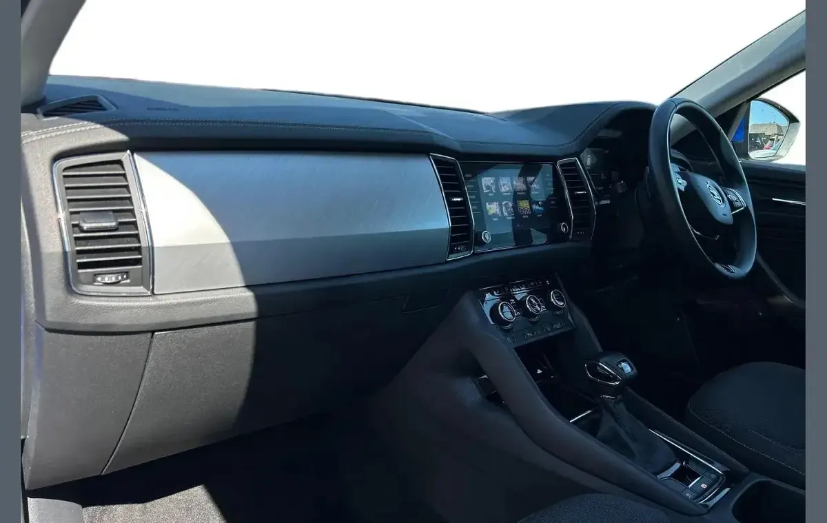 Usado Skoda Kodiaq SE Drive 147 HP (108 kW) 2023 Azul SUV