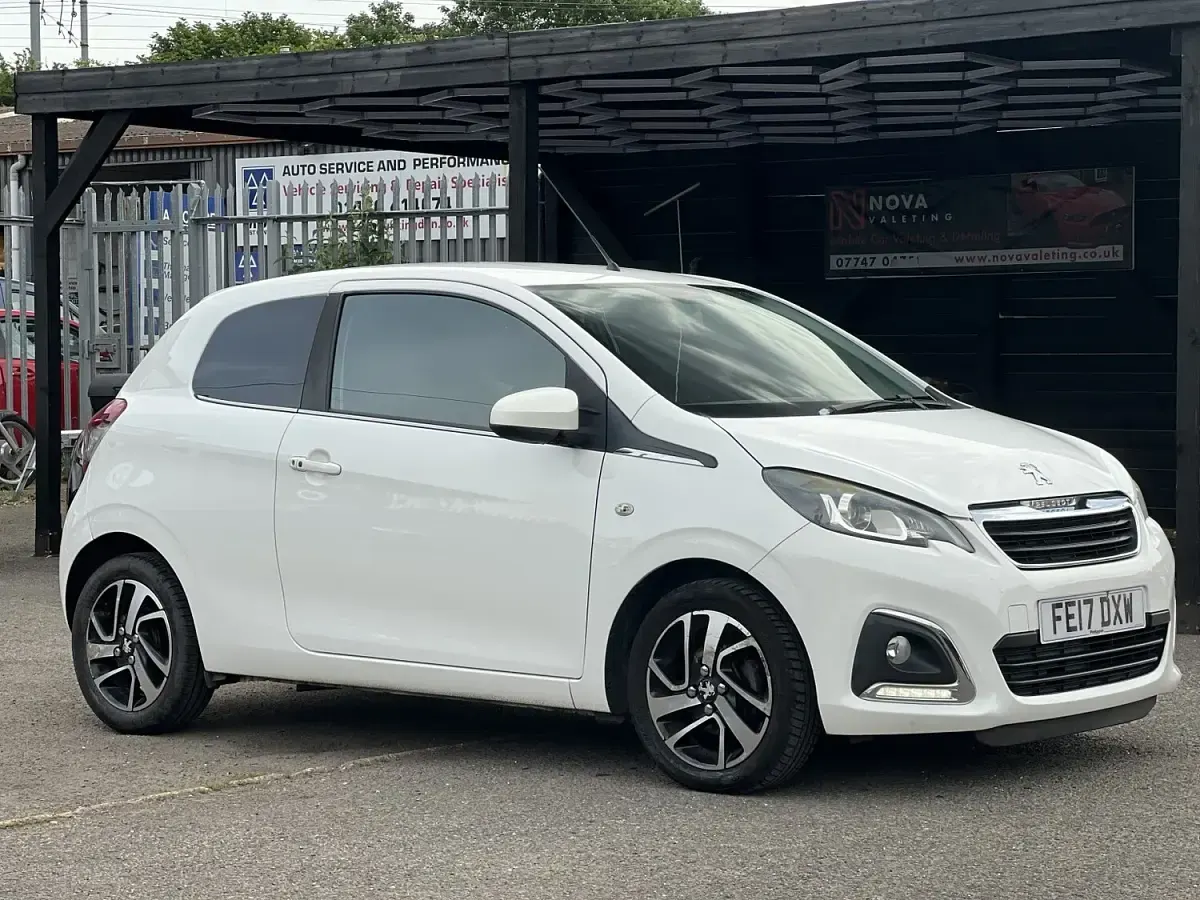 Used Peugeot 108 Allure 82 HP (60 kW) 2017 White Hatchback