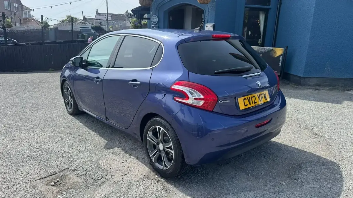 Used Peugeot 208 Allure 115 HP (84 kW) 2012 Blue Hatchback