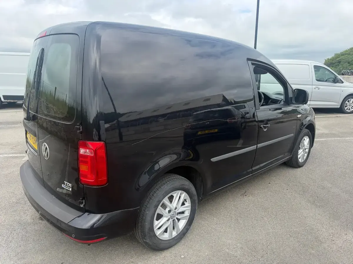 Used VW Caddy Highline 102 HP (75 kW) 2016 Black MPV
