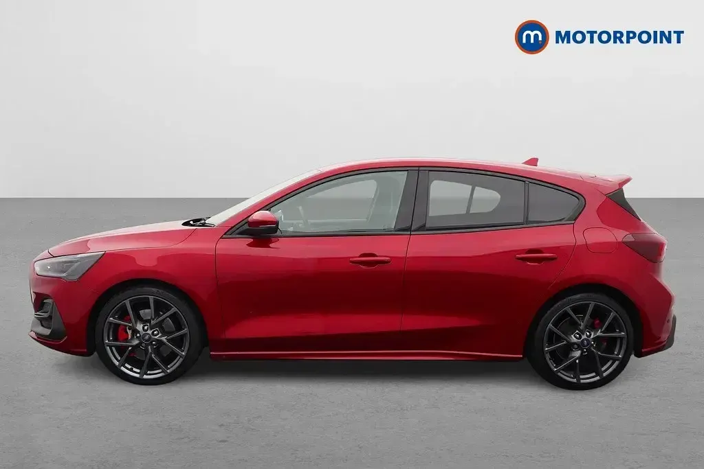 Used Ford Focus ST 280 HP (205 kW) 2023 Red Hatchback