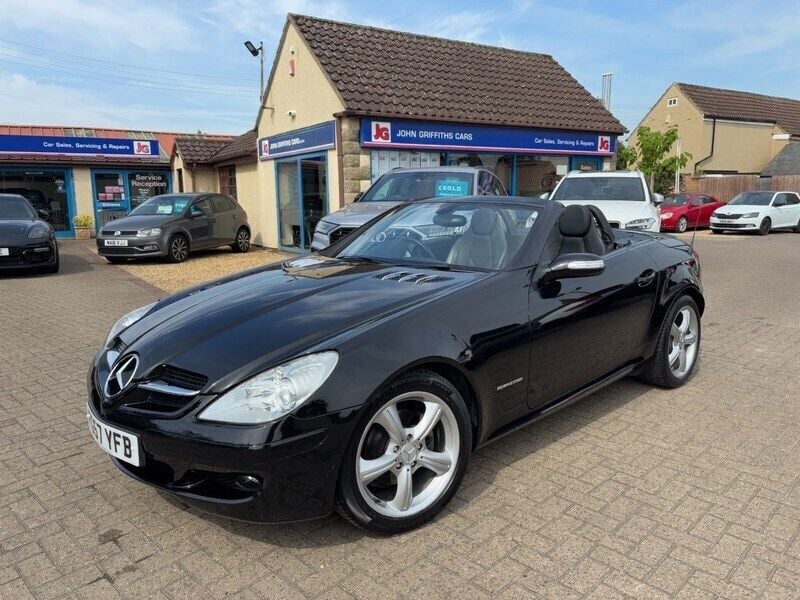 Black met Used 2007 Mercedes SLK200 Cabriolet | £5,499 (Fair price) - Image 1/4