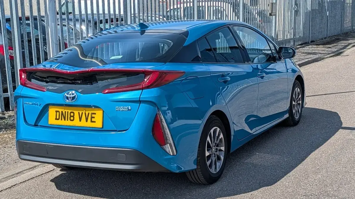 Used Toyota Prius Business Edition 122 HP (89 kW) 2018 Blue Hatchback