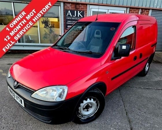 Red Used 2010 Vauxhall Combo MPV | £2,595 (Good price) - Image 1/4