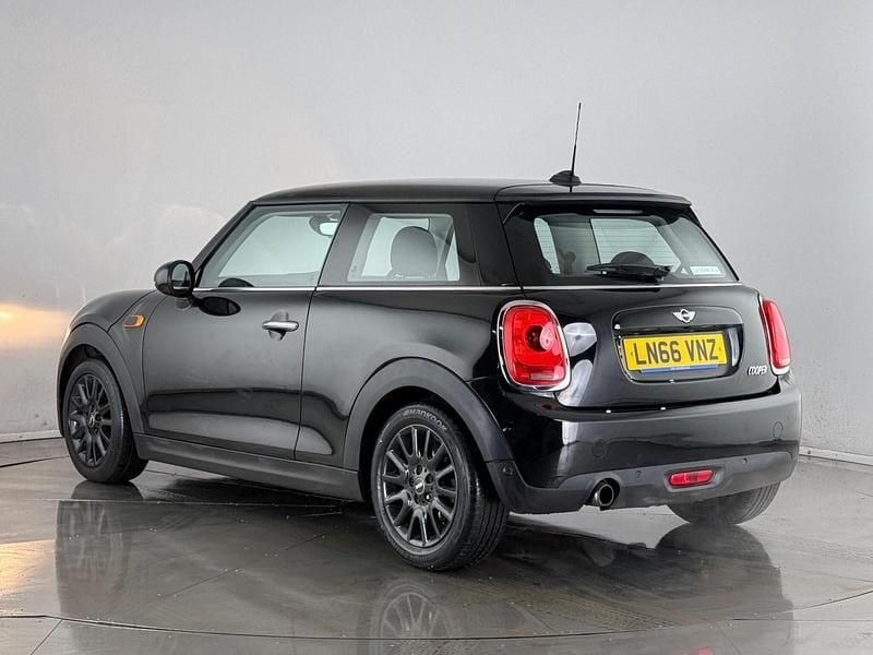Used Mini Cooper Hatch 136 HP (100 kW) 2016 Black Hatchback