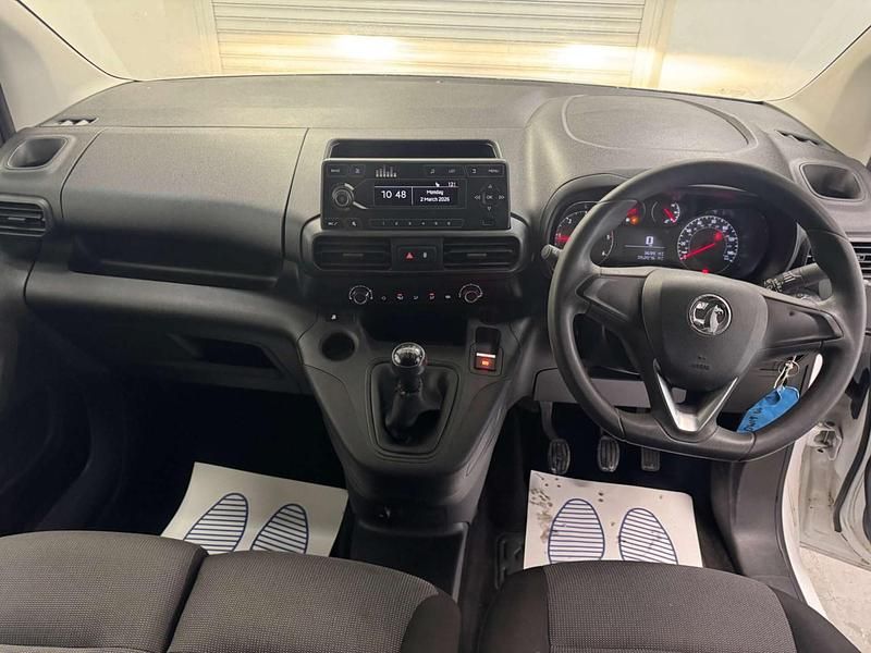Used Vauxhall Combo Edition 75 HP (55 kW) 2019 White MPV