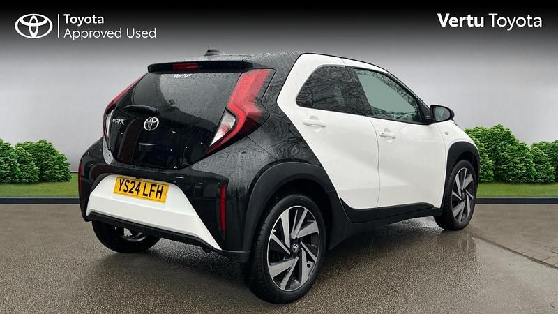 Used Toyota Aygo X 72 HP (52 kW) 2024 White SUV