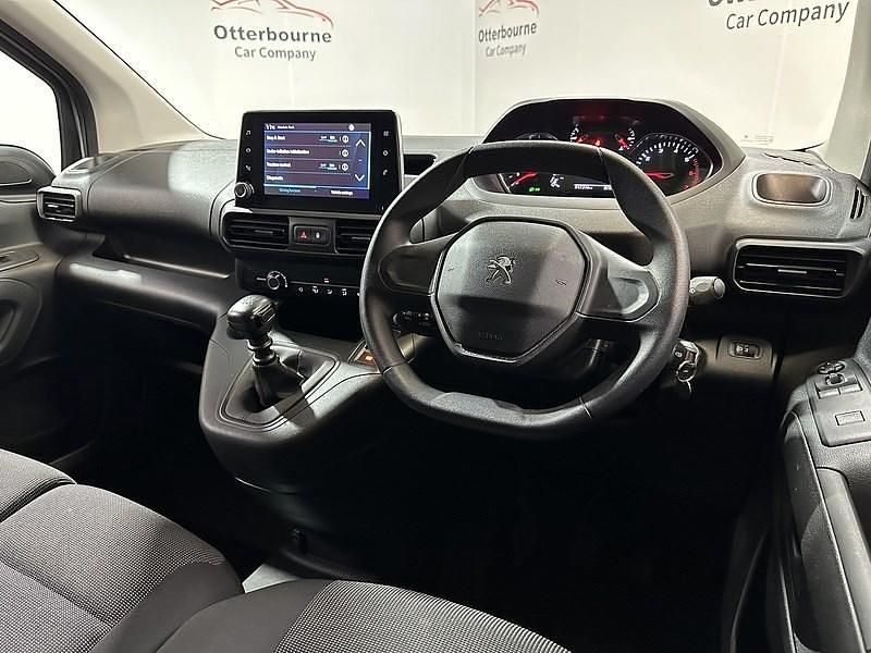 Used Peugeot Partner 2020 White MPV