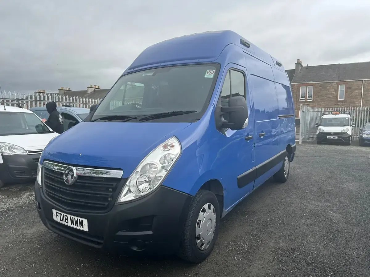 Used Vauxhall Movano 145 HP (106 kW) 2018 Blue MPV